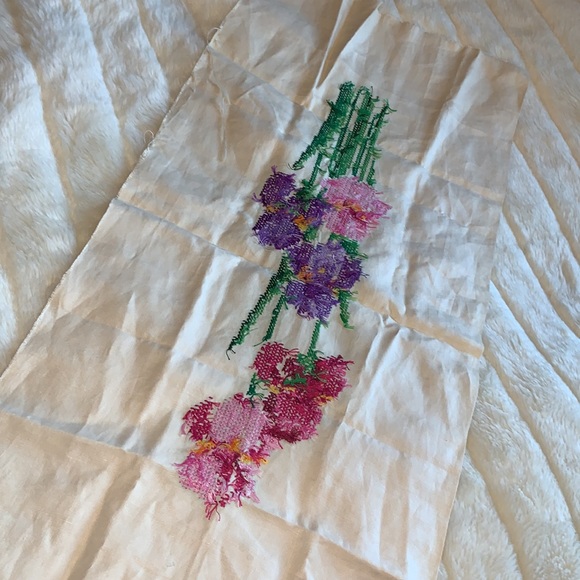 Vintage needlepoint hand crafted floral iris flowers embroidery art unframed - Picture 8 of 12